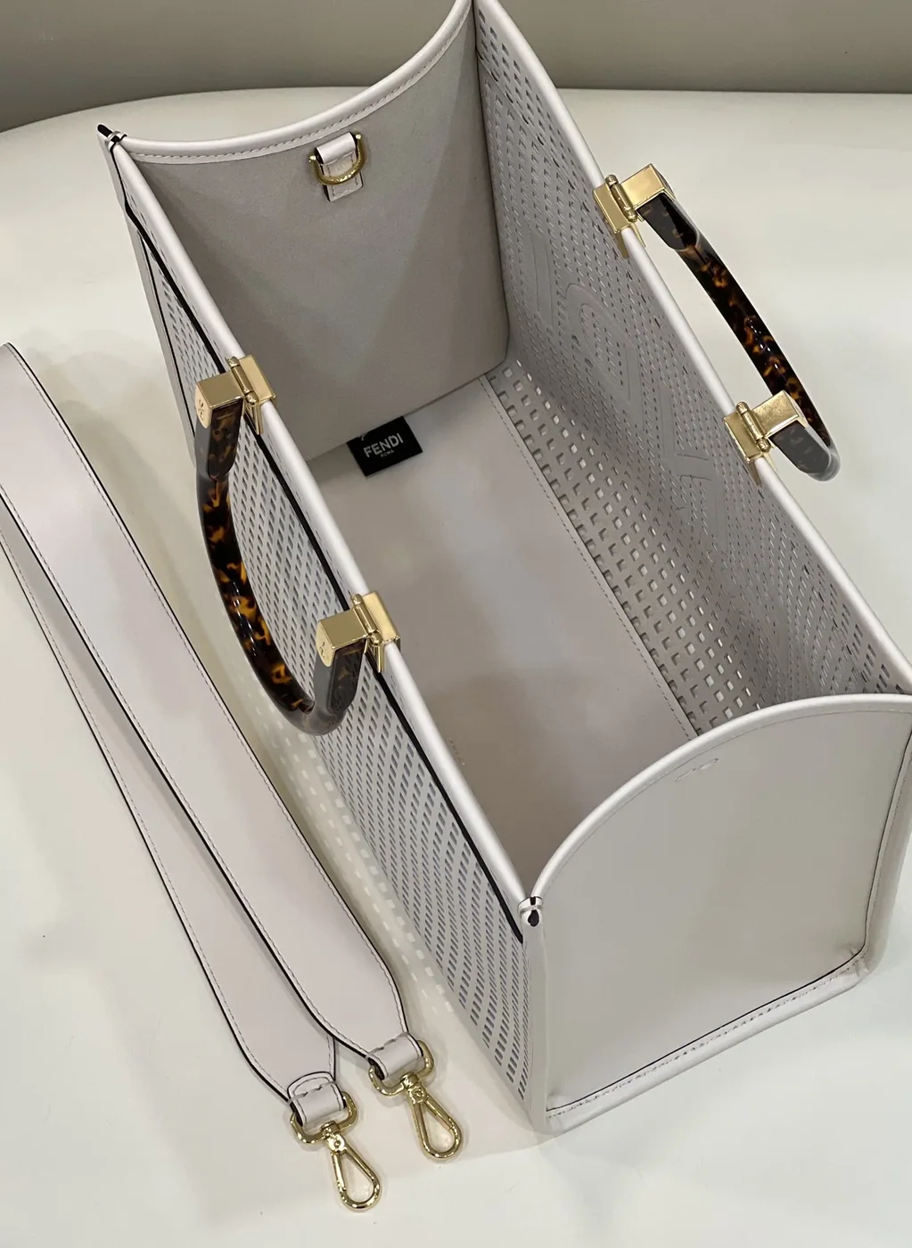 Fendi Fendi Sunshine Medium Two-toned perforated Bag For Woman / Fendi Fendi Sunshine Medium Two-toned perforated Bag For Woman /