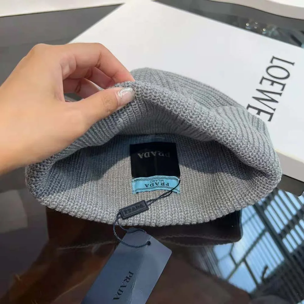 Prada Wool and Cashmere Beanie for Unisex in Silver Prada Wool and Cashmere Beanie for Unisex in Silver