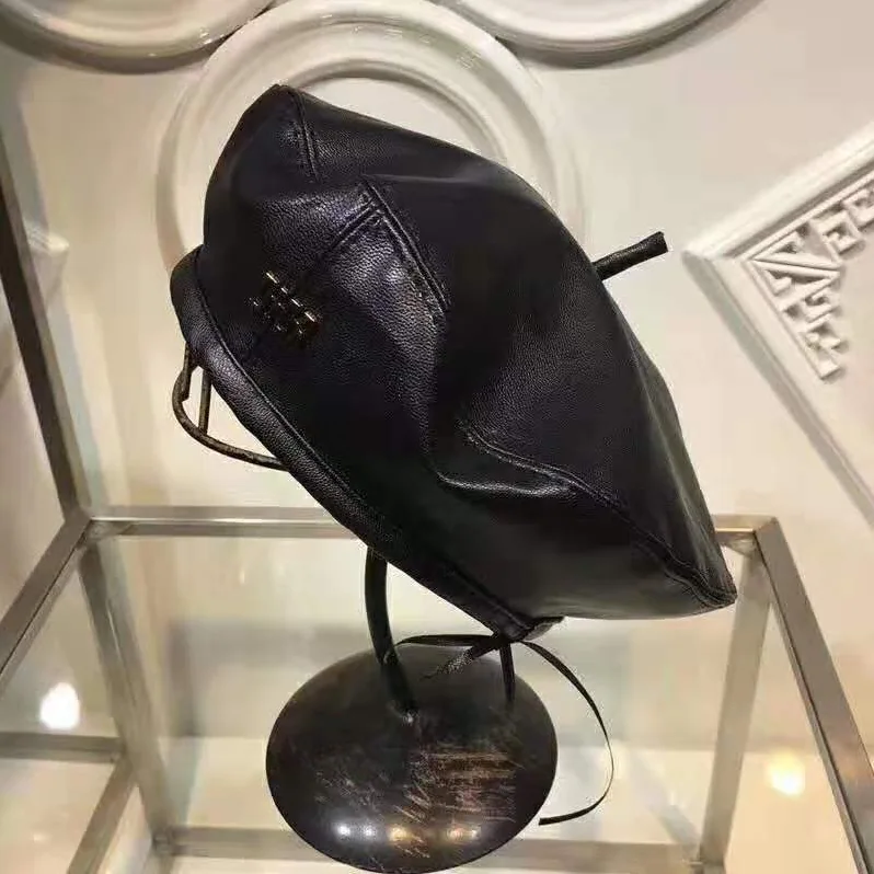 Dior Dior Dream Leather Beret for Women in Black Dior Dior Dream Leather Beret for Women in Black