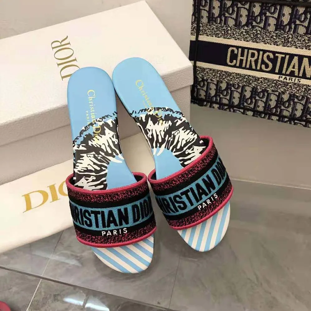 Dior Dway Slide Blue Multicolor D for Women in Jungle Pop Embroidered Cotton Dior Dway Slide Blue Multicolor D for Women in Jungle Pop Embroidered Cotton