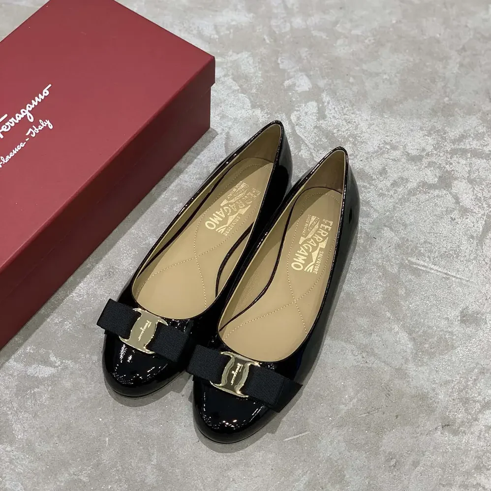 Salvatore Ferragamo Varina Ballet Flat for Women in Black Salvatore Ferragamo Varina Ballet Flat for Women in Black