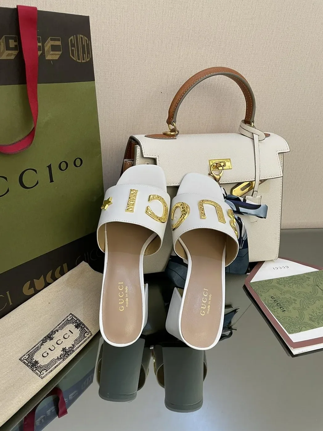 Gucci ‘Gucci' Slide Sandal White for Women Gucci ‘Gucci' Slide Sandal White for Women