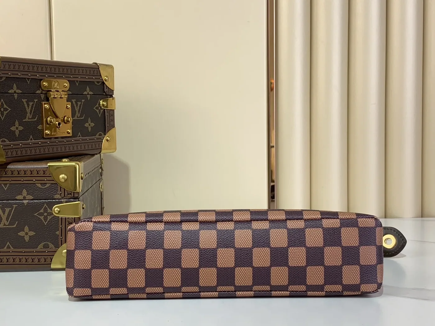 Louis Vuitton Pochette Voyage Souple Pouch / Brown Damier Canvas Gold Hardware Louis Vuitton Pochette Voyage Souple Pouch / Brown Damier Canvas Gold Hardware
