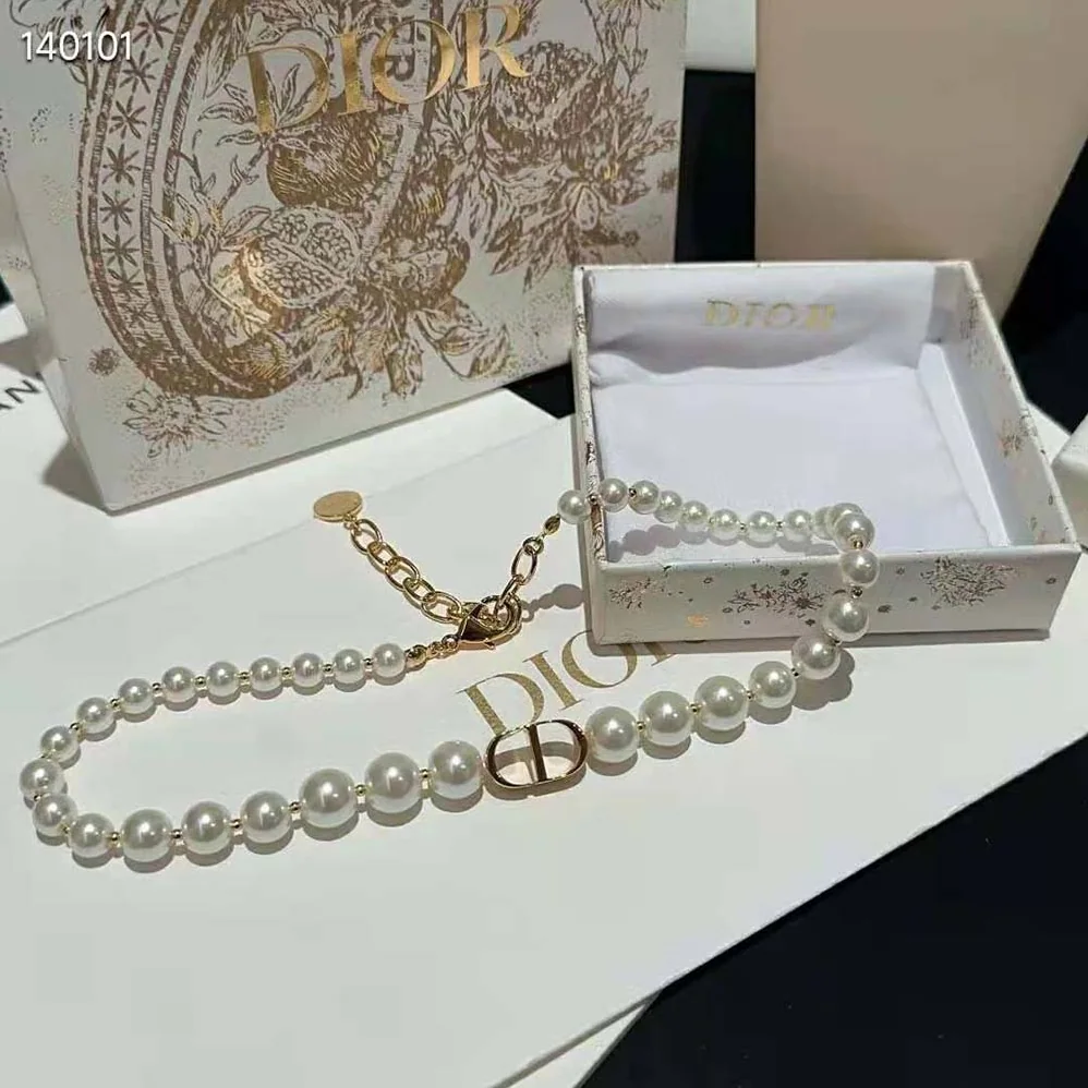 Dior 30 Montaigne Choker Gold-Finish Metal and White Resin Pearls for Women Dior 30 Montaigne Choker Gold-Finish Metal and White Resin Pearls for Women