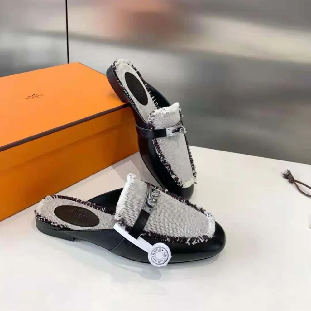 Hermes OZ Mule in Calfskin Leather for Women in Black