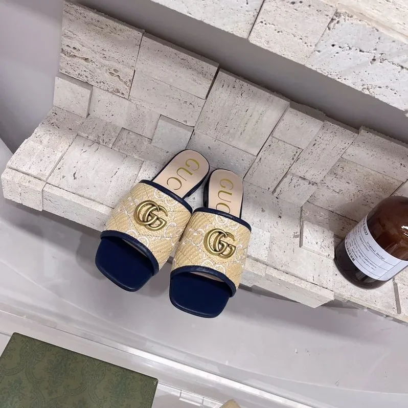 Gucci GG Raffia Effect Slide Purple for Women