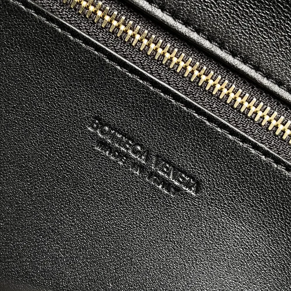 Bottega Veneta Long Clutch Andiamo With Handle for Women in Black Bottega Veneta Long Clutch Andiamo With Handle for Women in Black