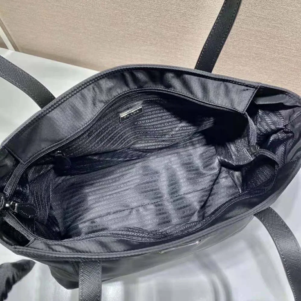 Prada Re-Nylon Tote Bag for Women in Black Prada Re-Nylon Tote Bag for Women in Black