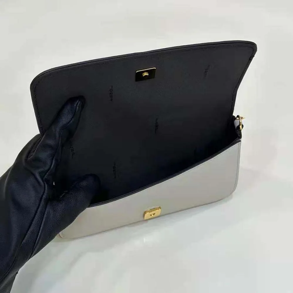 Fendi Fendigraphy Phone Pouch White Leather Wallet for Women Fendi Fendigraphy Phone Pouch White Leather Wallet for Women