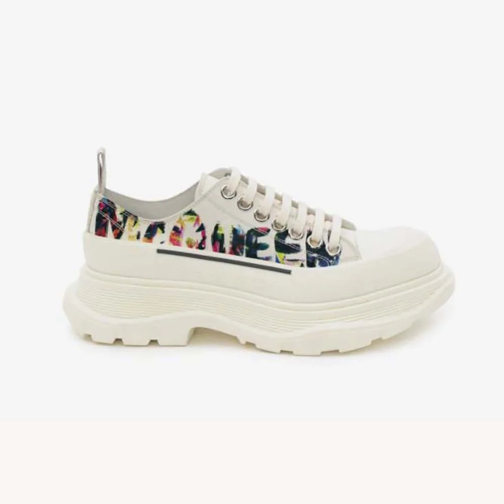 Alexander Mcqueen Tread Slick Lace for Unisex in up in White Alexander Mcqueen Tread Slick Lace for Unisex in up in White