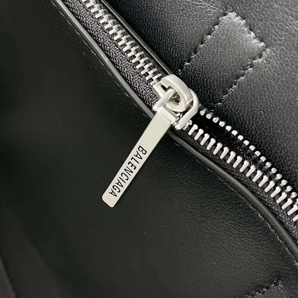 Balenciaga Bel Air Small Carry All Bag in Black Smooth Calfskin for Women in Silver Balenciaga Bel Air Small Carry All Bag in Black Smooth Calfskin for Women in Silver