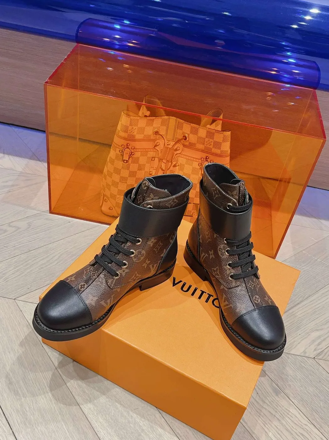 Louis Vuitton Wonderland Flat Ranger Brown 1AAV61 Louis Vuitton Wonderland Flat Ranger Brown 1AAV61