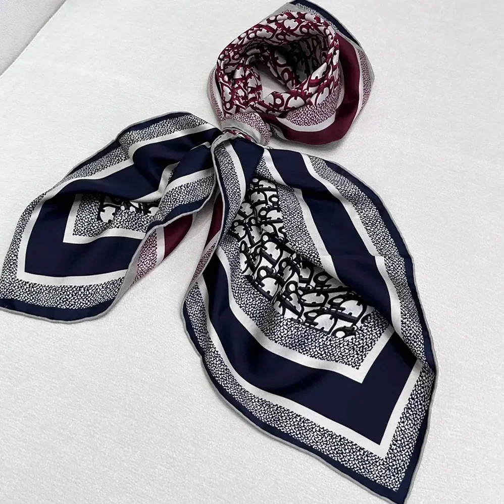 Dior Dior Oblique Diortwin 90 Square Scarf Burgundy and Navy Blue Silk Twill for Unisex Dior Dior Oblique Diortwin 90 Square Scarf Burgundy and Navy Blue Silk Twill for Unisex