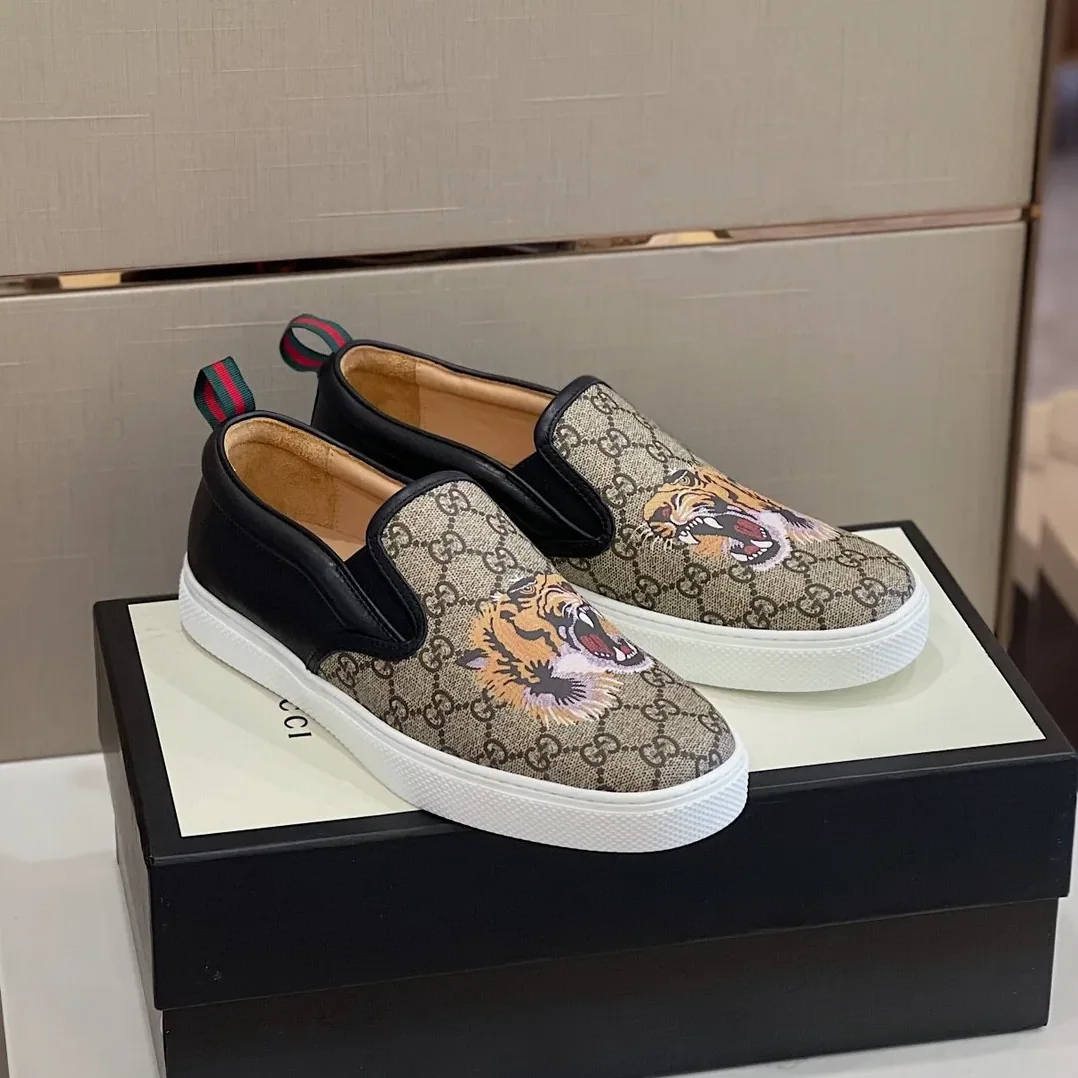 Gucci GG Supreme Slip-On With Tiger Black And Gray for Men Gucci GG Supreme Slip-On With Tiger Black And Gray for Men