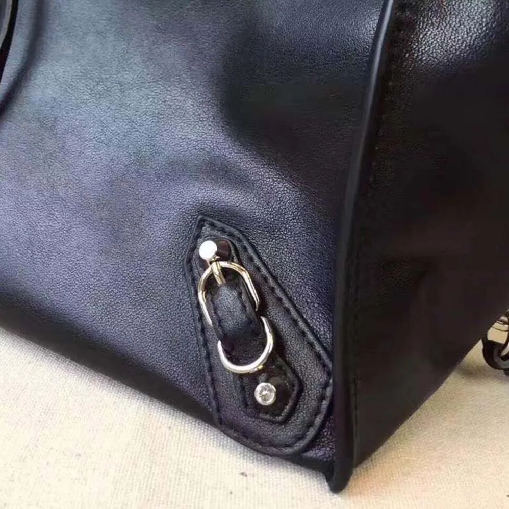 Balenciaga Papier A6 Zip Around Cross Body Baltimore Calfskin for Women Balenciaga Papier A6 Zip Around Cross Body Baltimore Calfskin for Women