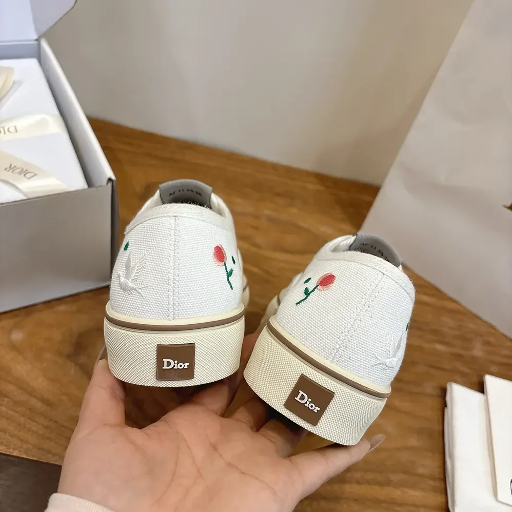 Dior Saltwind Sneaker White Cotton Embroidered with Multicolor Doves & Roses Motif for Unisex