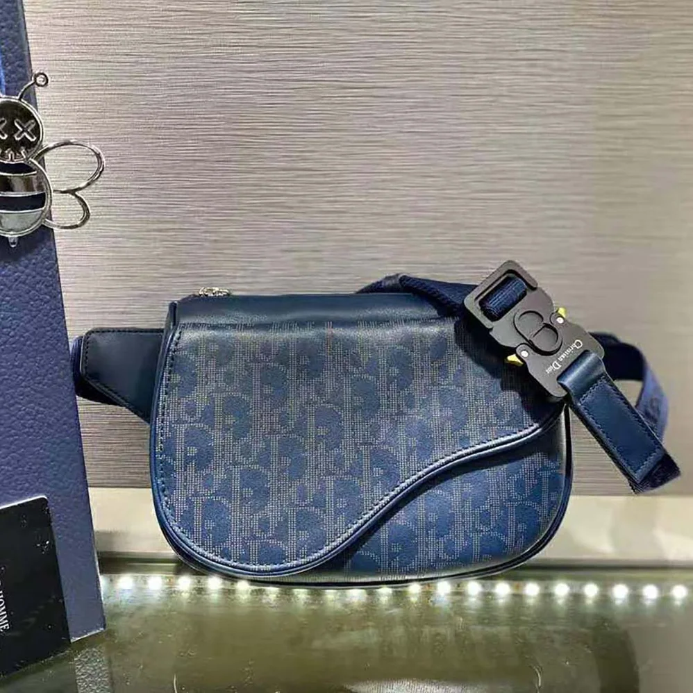 Dior World Tour Saddle Belt Bag Dior Oblique Galaxy Leather for Men in Navy Dior World Tour Saddle Belt Bag Dior Oblique Galaxy Leather for Men in Navy