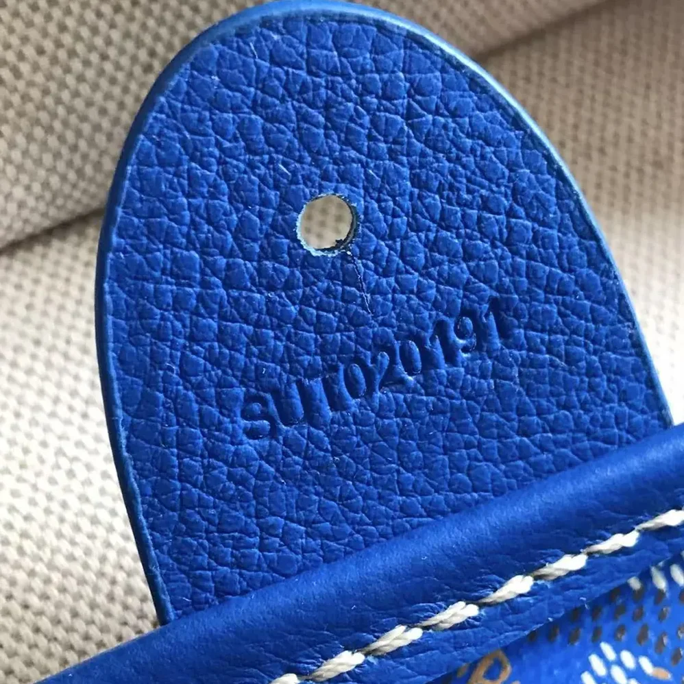 Goyard Sac Artois MM in Goyardine Canvas & Chevroches Calfskin for Women in Blue Goyard Sac Artois MM in Goyardine Canvas & Chevroches Calfskin for Women in Blue