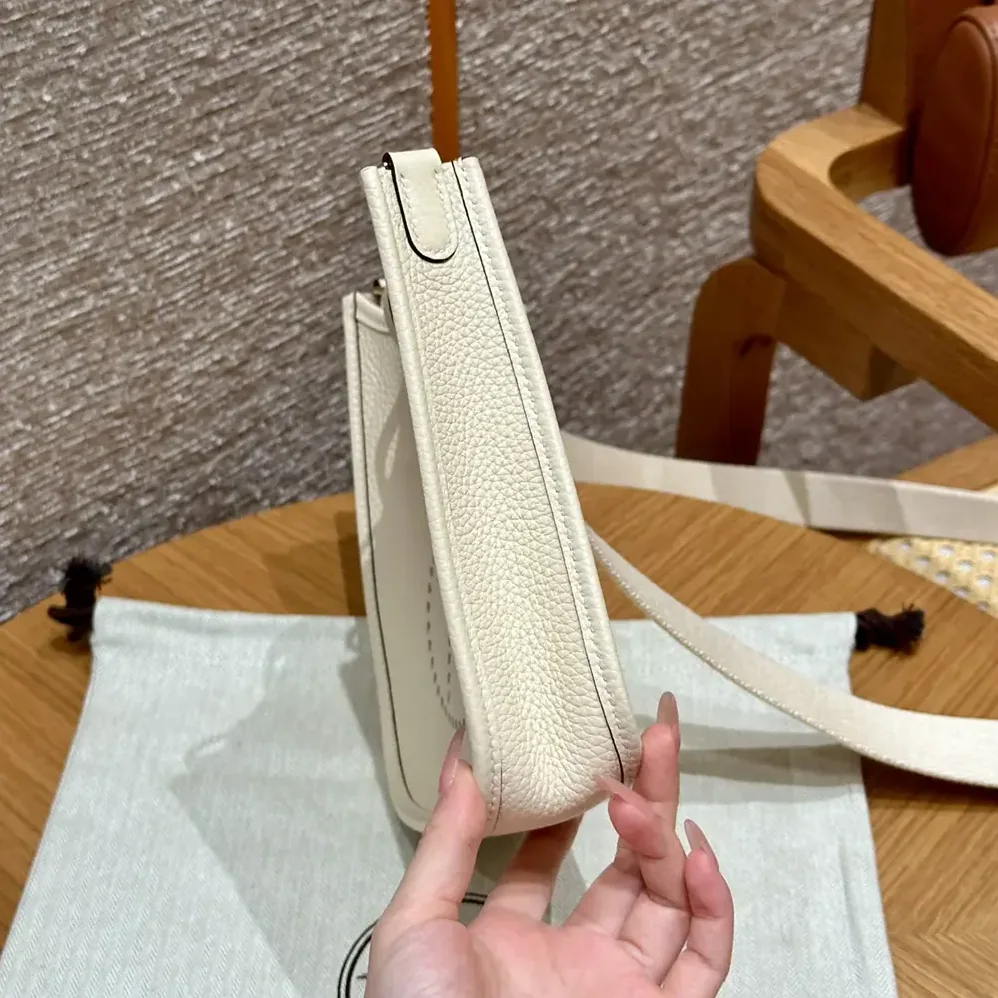 Hermes Evelyne 16 Amazone in Clemence Leather for Women in White/Gold Hermes Evelyne 16 Amazone in Clemence Leather for Women in White/Gold