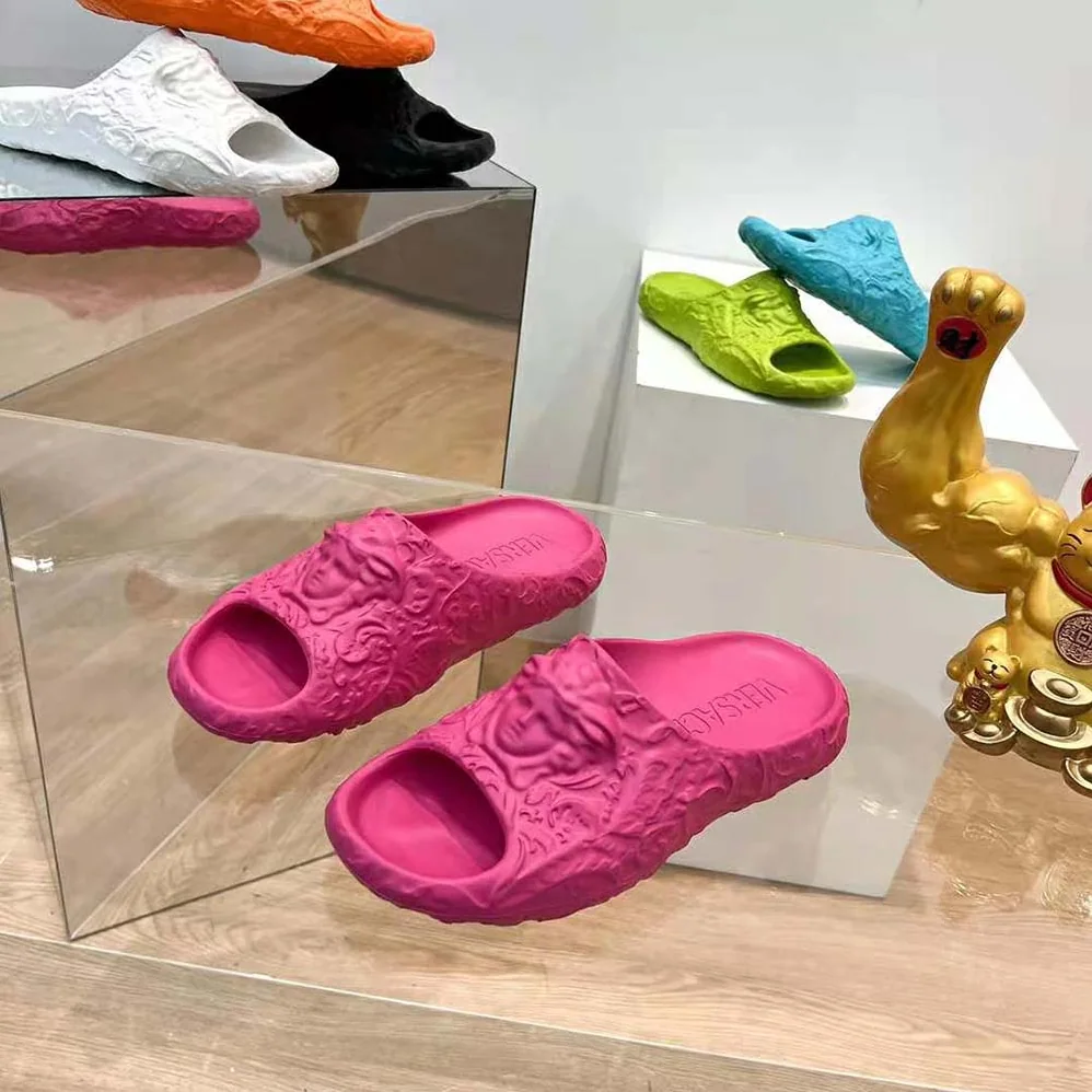 Versace Medusa Dimension Sliders for Unisex in Pink Versace Medusa Dimension Sliders for Unisex in Pink
