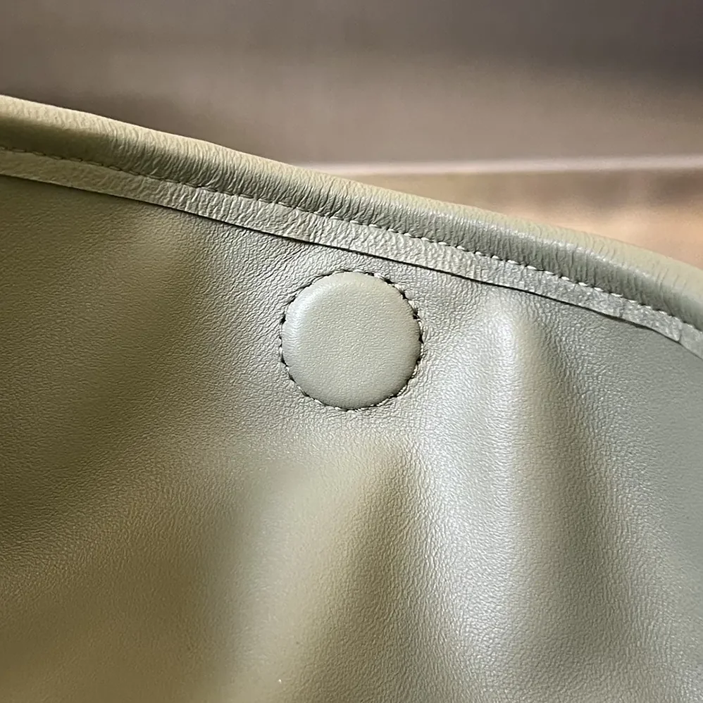 Bottega Veneta Large Hop Shoulder Bag in Calf Leather for Women in Light Green