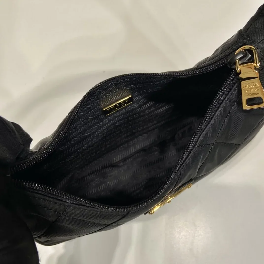 Prada Contenitore Maniglia Tessutu Quilted Shoulder Bag Black / Prada Contenitore Maniglia Tessutu Quilted Shoulder Bag Black /