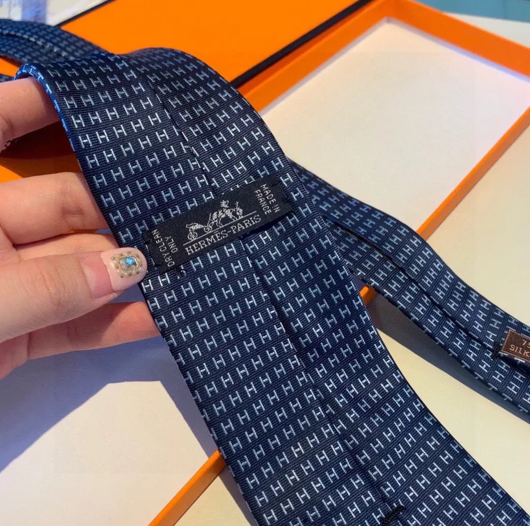 Hermes Faconnee H Bicolore Tie Marine/Bleu Hermes Tie 17 for Men Hermes Faconnee H Bicolore Tie Marine/Bleu Hermes Tie 17 for Men