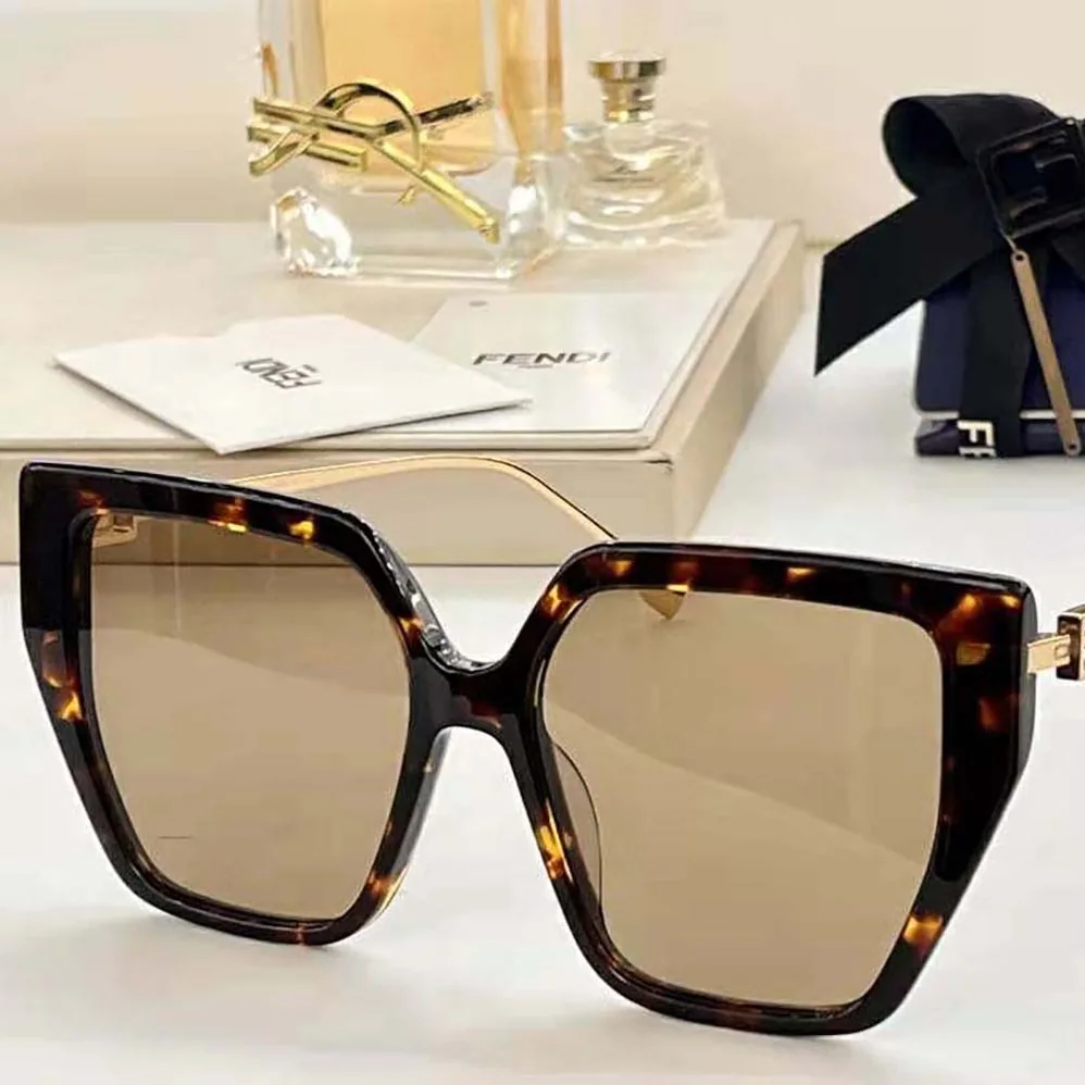 Fendi Baguette FF Havana Acetate and Metal Sunglasses for Unisex Fendi Baguette FF Havana Acetate and Metal Sunglasses for Unisex