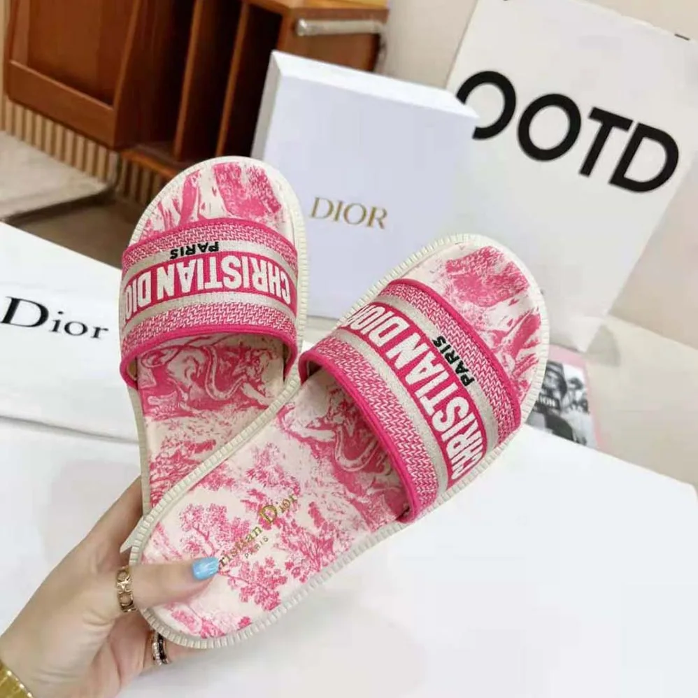 Dior Dway Slide Bright Toile de Jouy Embroidered Cotton for Women in Pink Dior Dway Slide Bright Toile de Jouy Embroidered Cotton for Women in Pink