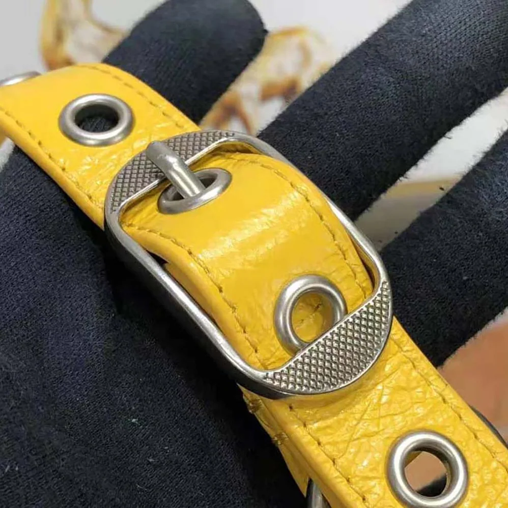 Balenciaga Le Cagole XS Shoulder Bag in Yellow for Women Balenciaga Le Cagole XS Shoulder Bag in Yellow for Women