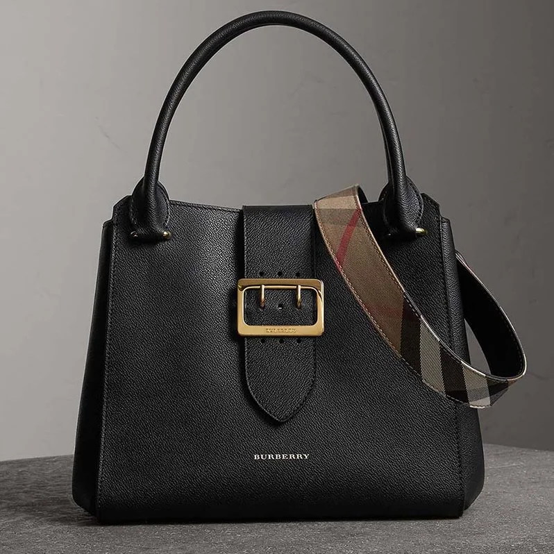 Burberry Medium Buckle Tote in Grainy Leather in Black