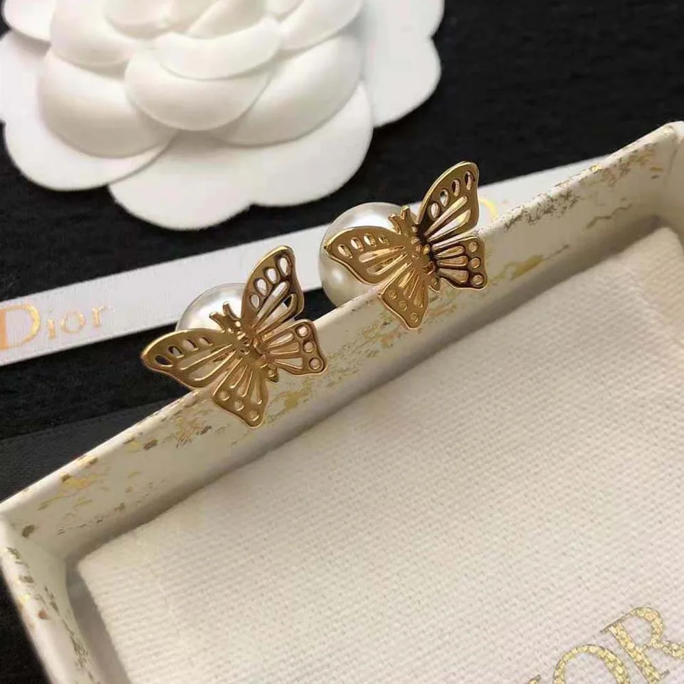 Dior Tribales Earrings Gold-Finish Metal and White Resin Pearls for Women Dior Tribales Earrings Gold-Finish Metal and White Resin Pearls for Women