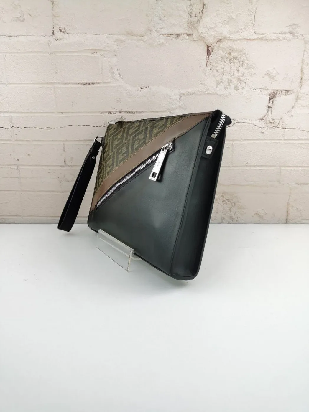 Fendi Flat Pouch Black Fabric Pouch Grey Stripes / FF Fendi Flat Pouch Black Fabric Pouch Grey Stripes / FF