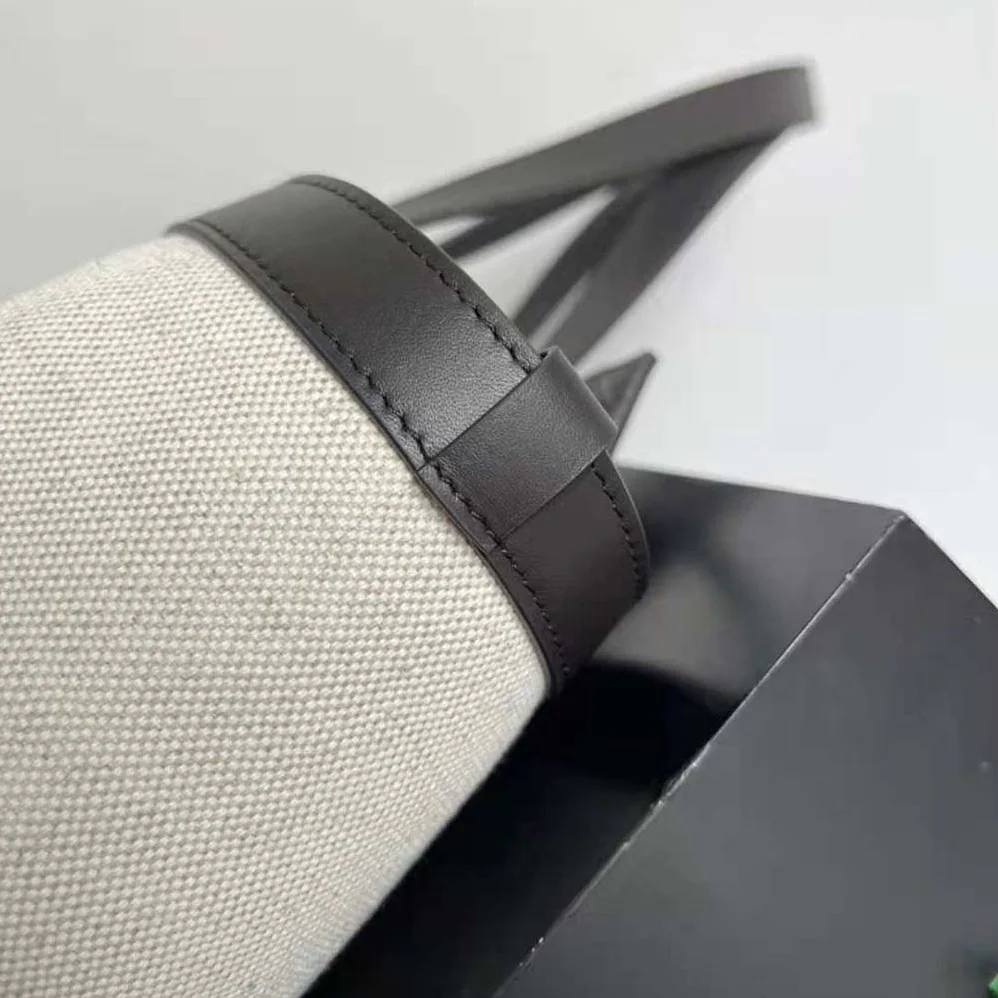 Bottega Veneta Medium Flip Flap in Intrecciato Leather for Women Bottega Veneta Medium Flip Flap in Intrecciato Leather for Women