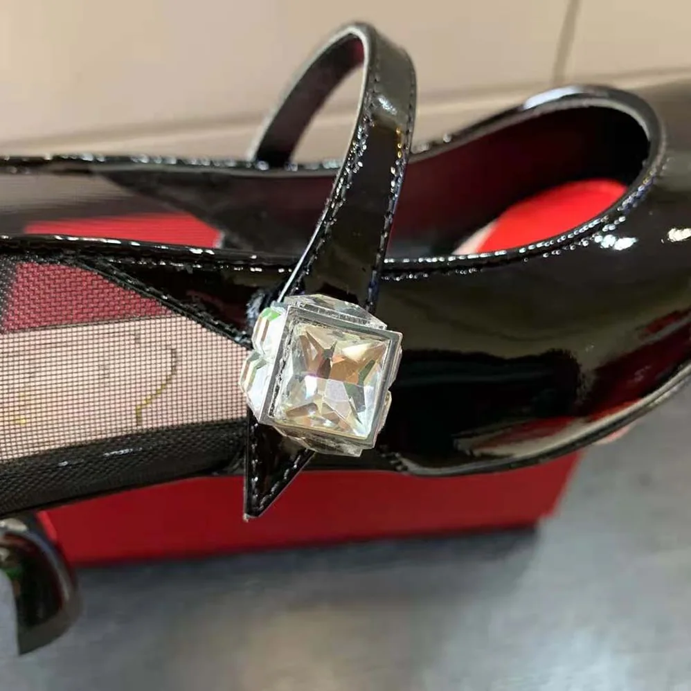 Roger Vivier Virgule Babies Pumps in Patent Leather for Women in Black