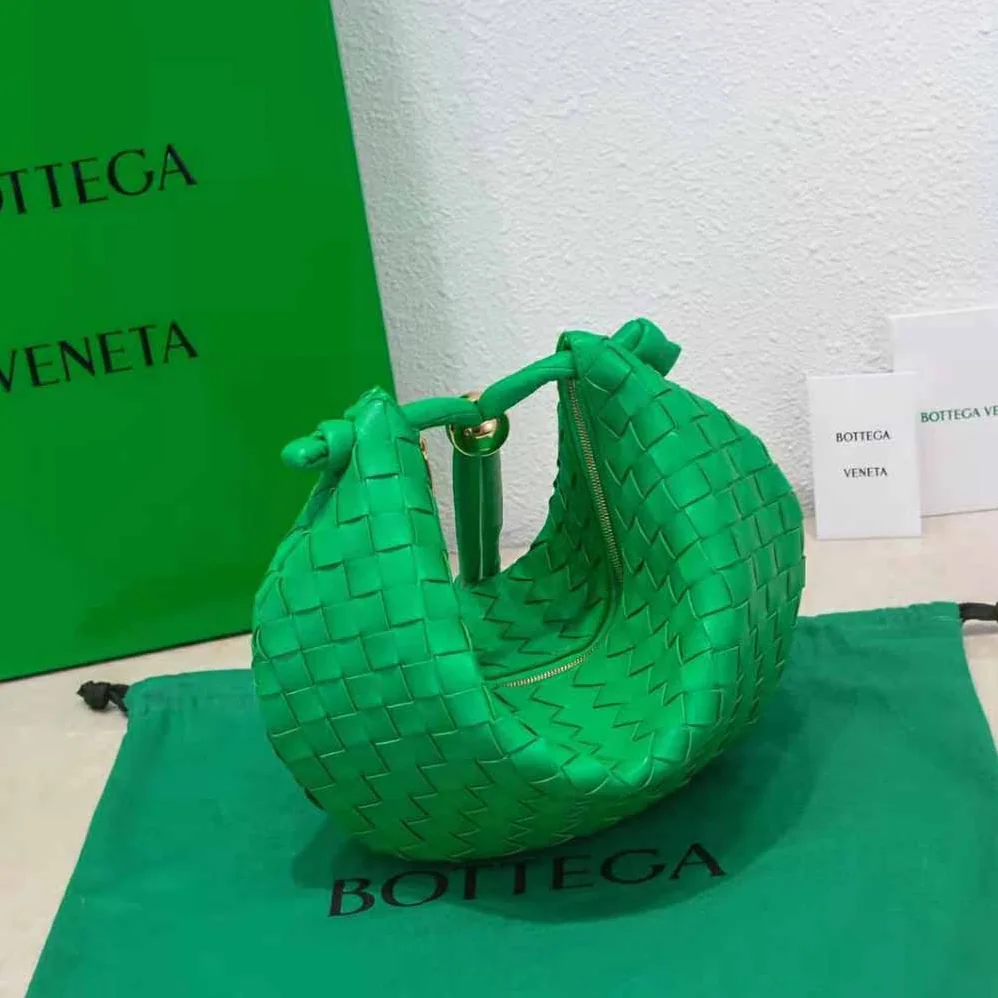 Bottega Veneta Turn Medium Intrecciato Leather Pouch with Adjustable Strap for Women in Green