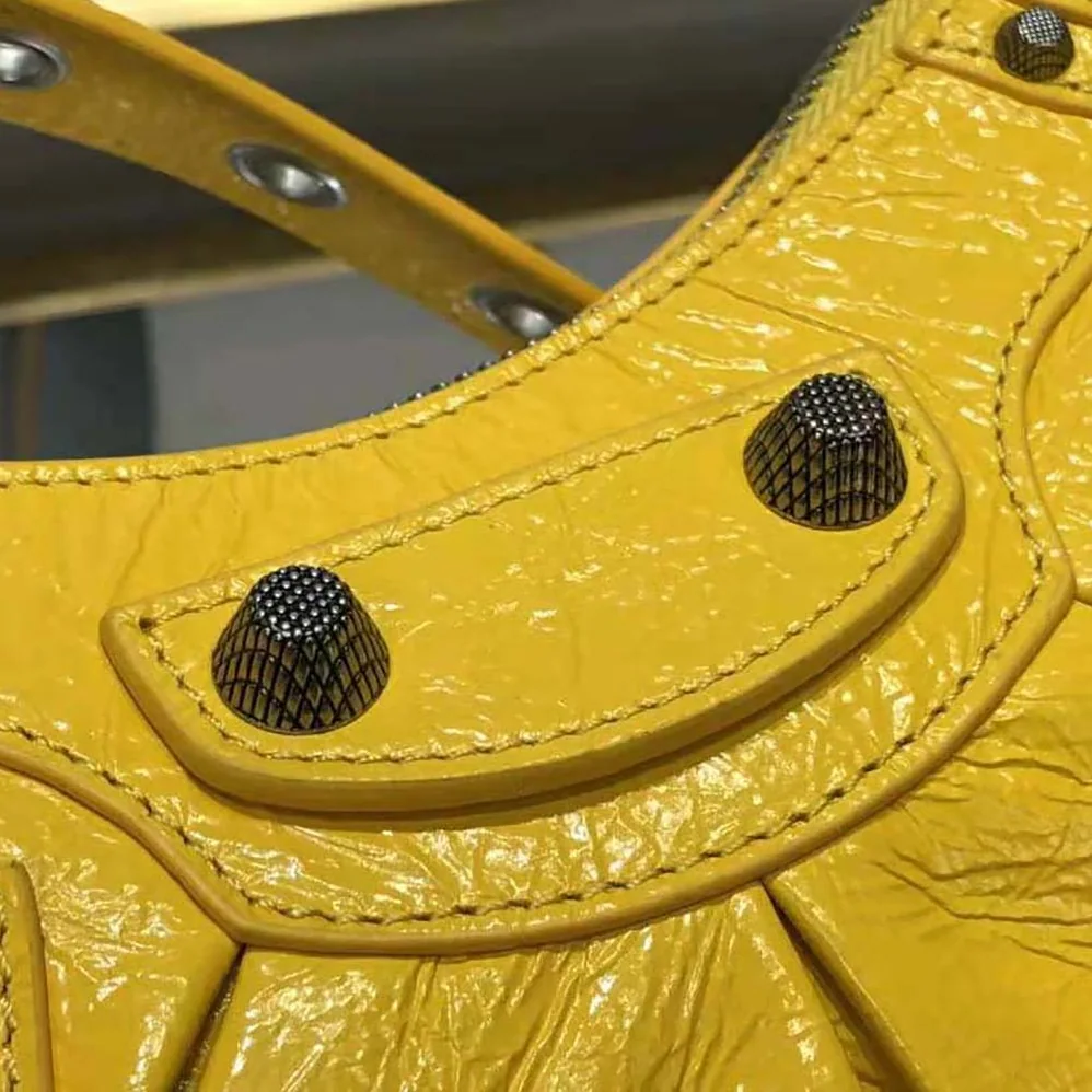 Balenciaga Le Cagole XS Shoulder Bag in Yellow for Women Balenciaga Le Cagole XS Shoulder Bag in Yellow for Women