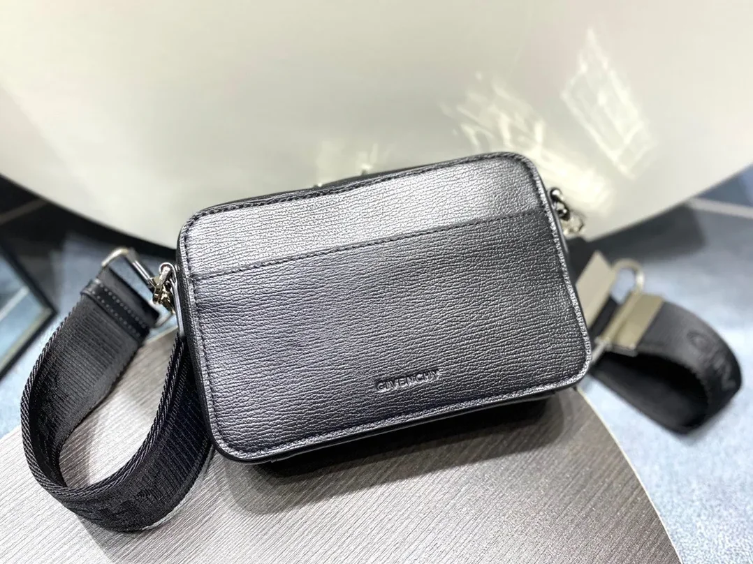 Givenchy Antigona Grained Camera Bag Black /