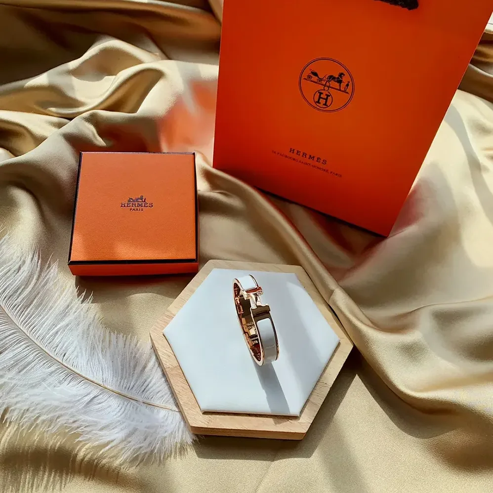 Hermes Clic H Bracelet for Unisex in White Hermes Clic H Bracelet for Unisex in White