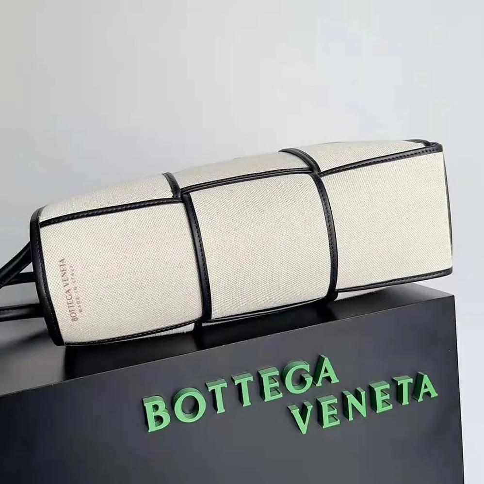Bottega Veneta Large Arco Tote Bag for Women in Black Bottega Veneta Large Arco Tote Bag for Women in Black