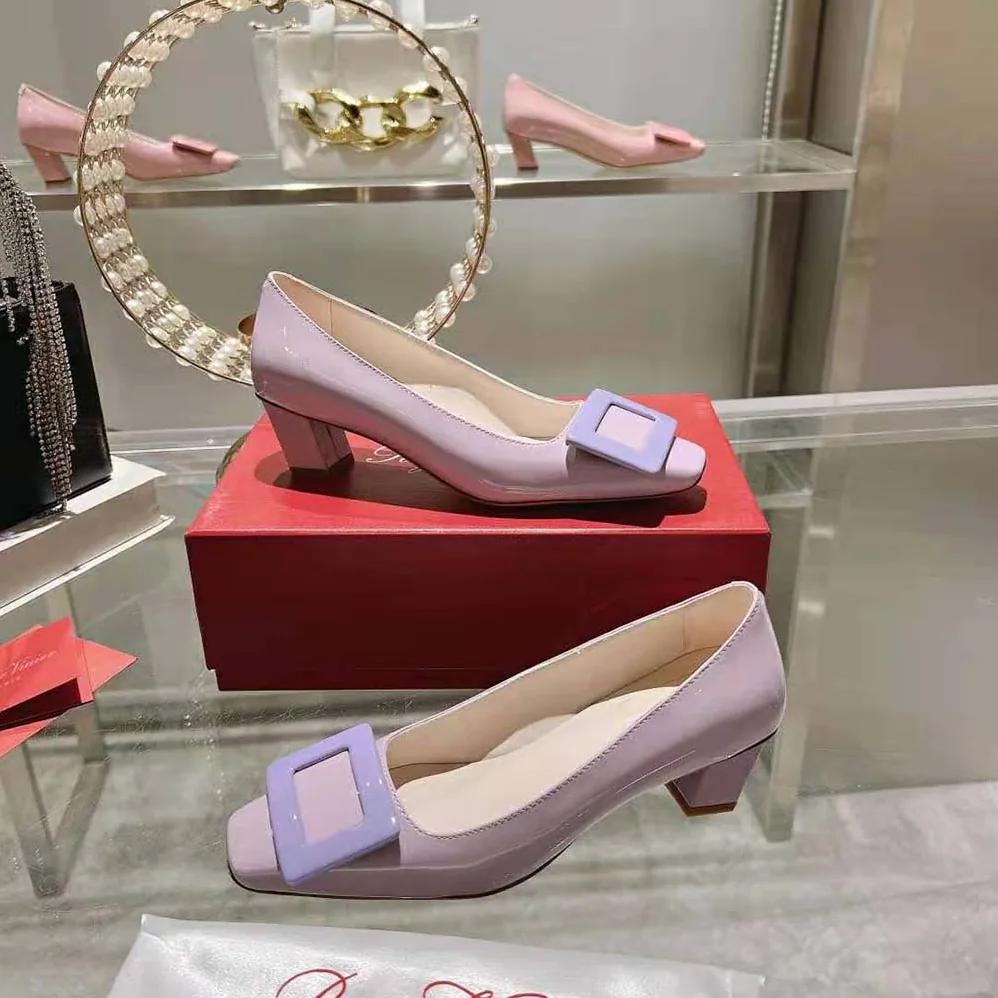 Roger Vivier Patent Leather Belle Vivier Pumps for Women in Purple Roger Vivier Patent Leather Belle Vivier Pumps for Women in Purple