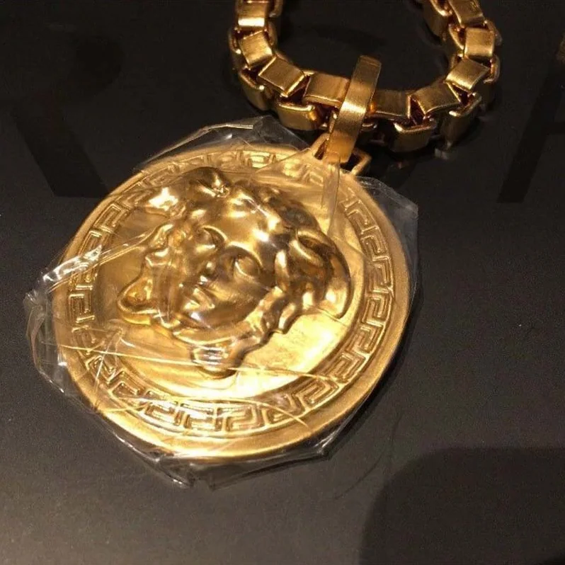 Versace Single Medusa Necklace for Unisex Versace Single Medusa Necklace for Unisex