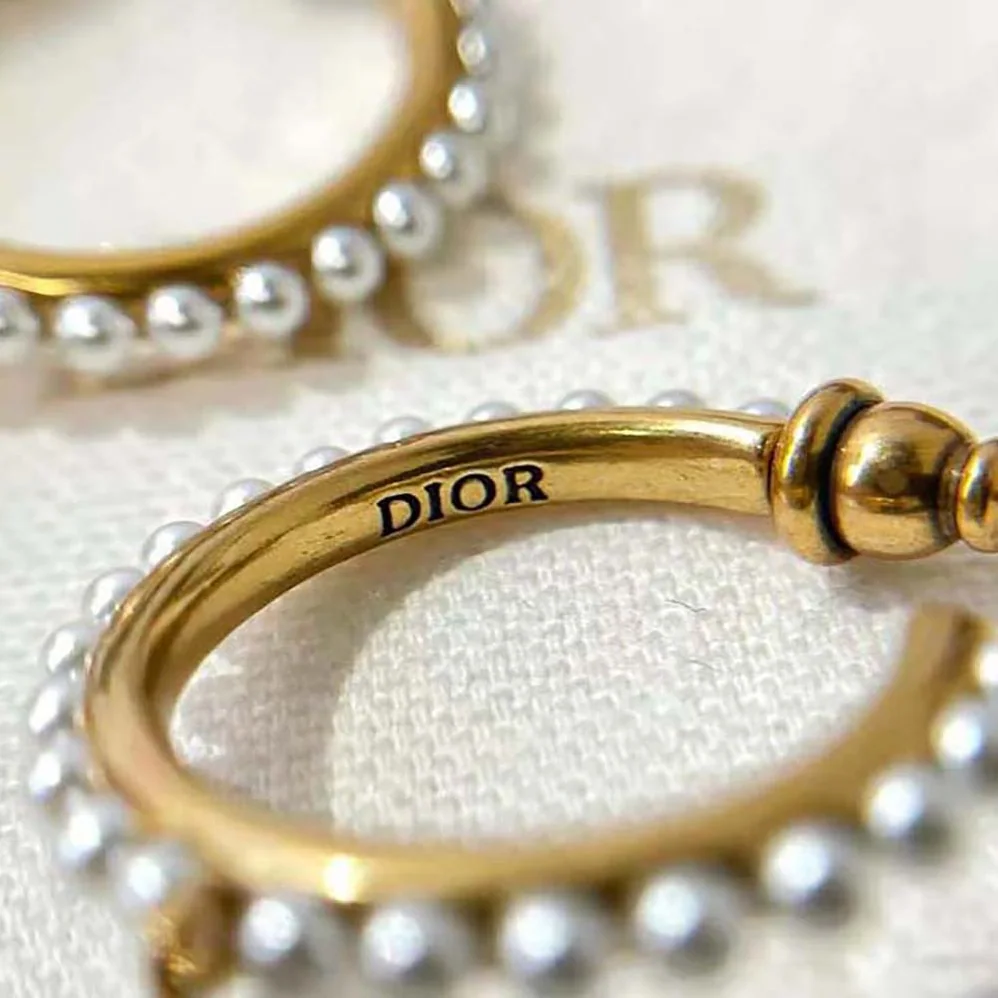 Dior 30 Montaigne Earrings Antique Gold for Women in Finish Metal
