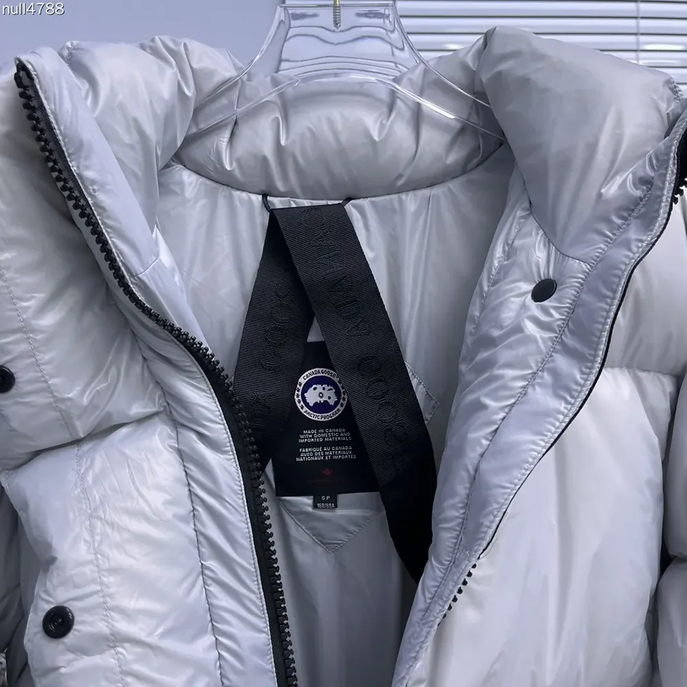 Canada Goose Cypress Cropped Puffer in Recycled Feather-Light Ripstop Shiny for Women in Silverbirch