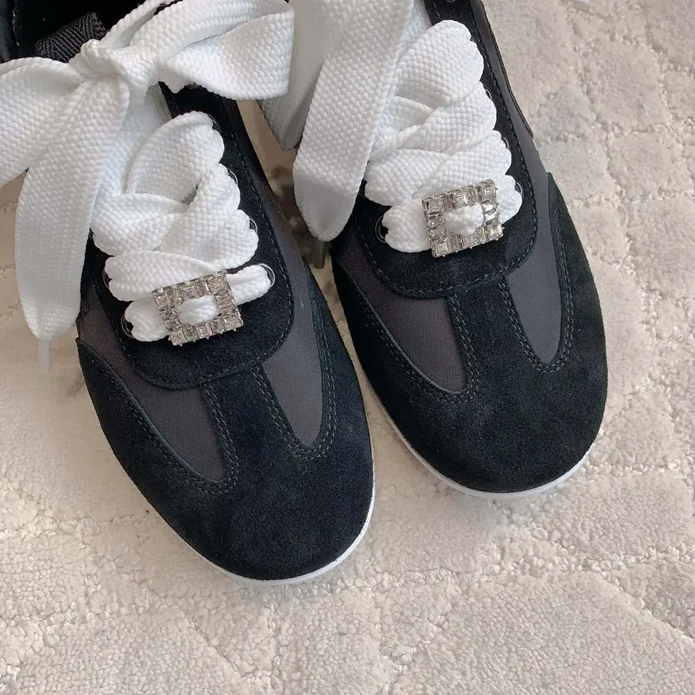 Roger Vivier Viv Low Sneakers in Suede for Women in Black