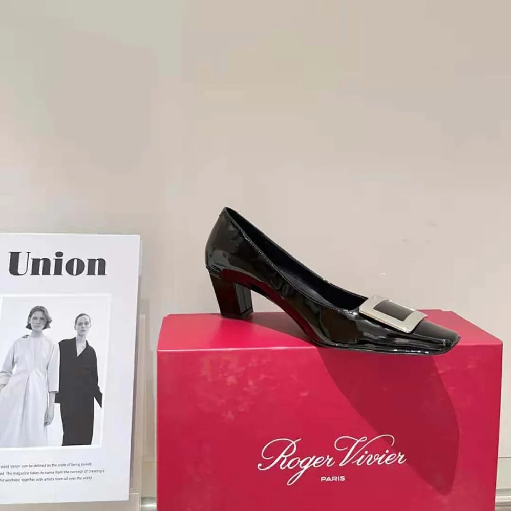 Roger Vivier Belle Vivier Metal Buckle Pumps in Patent Leathe for Women