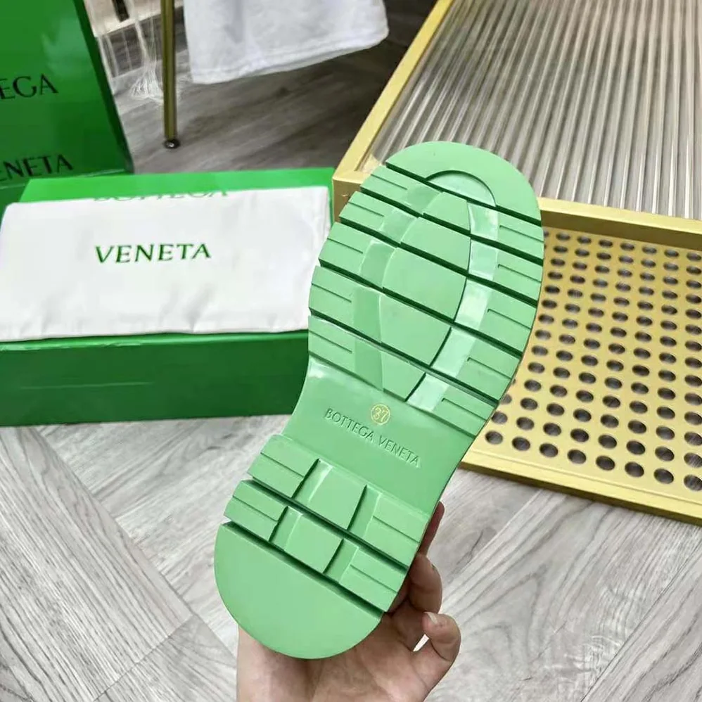 Bottega Veneta Tire Chelsea Boot in Vegetally-Tanned Leather for Unisex in Green Bottega Veneta Tire Chelsea Boot in Vegetally-Tanned Leather for Unisex in Green