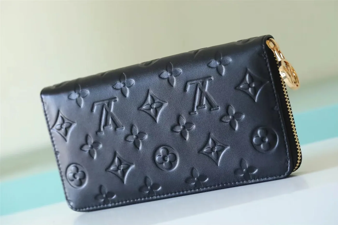 Louis Vuitton Zippy Wallet Monogram Embossed Black / Louis Vuitton Zippy Wallet Monogram Embossed Black /