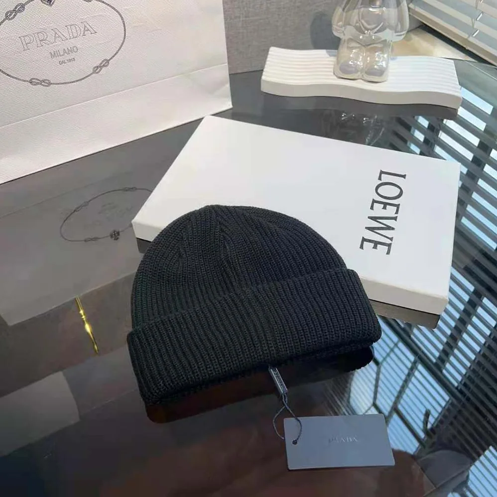 Prada Wool and Cashmere Beanie for Unisex in Black