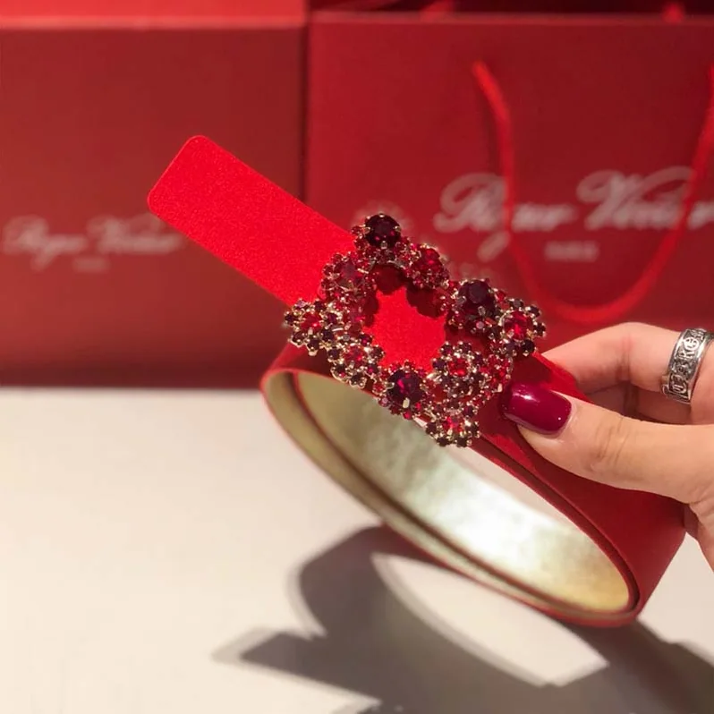 Roger Vivier Wome Flowers Belt in Silk Satin in Red
